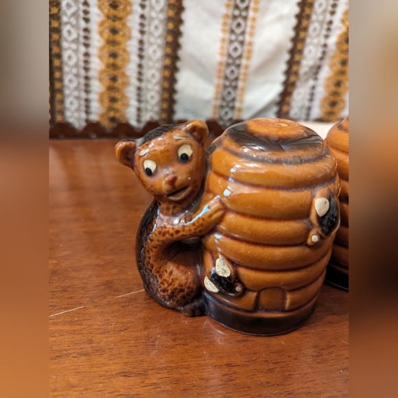 HOST PICK Honey Bears and Beehives Salt & Pepper Shakers Beehive Redware Pottery - Picture 6 of 8